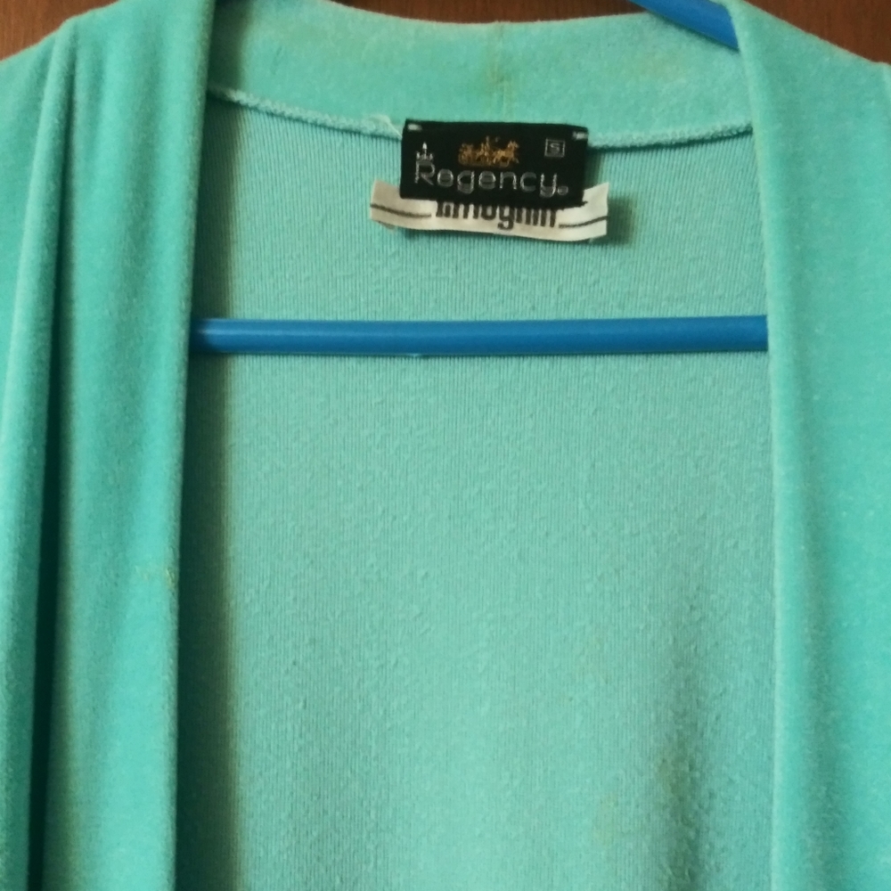 Small robe. - Picture 2 of 2